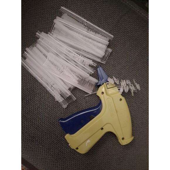 Clothing Store Pricing Labels Tagging Gun With pins Included - Picture 1 of 4